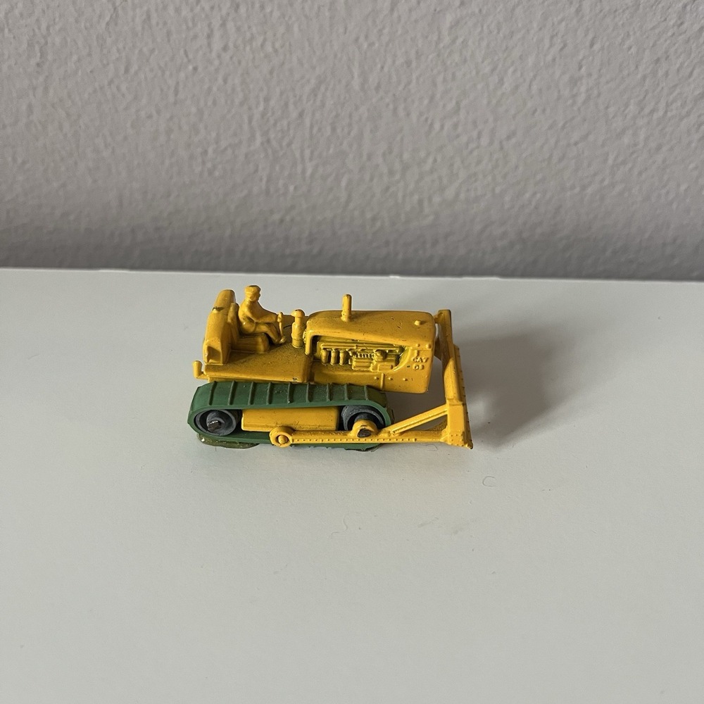 Vintage Matchbox Lesney No. 8 Caterpillar Tractor Bulldozer CAT D8 England